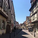 Le Bratzala Lägenhet